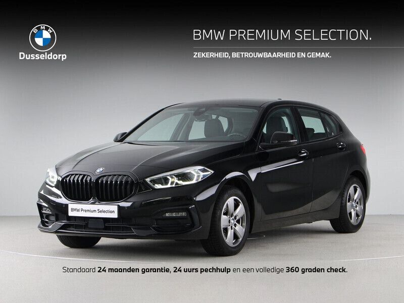 Zwart Gebruikt 2022 BMW 118 Sport Line Hatchback | € 25.450 (Eerlijke prijs) - Afbeelding 1/4