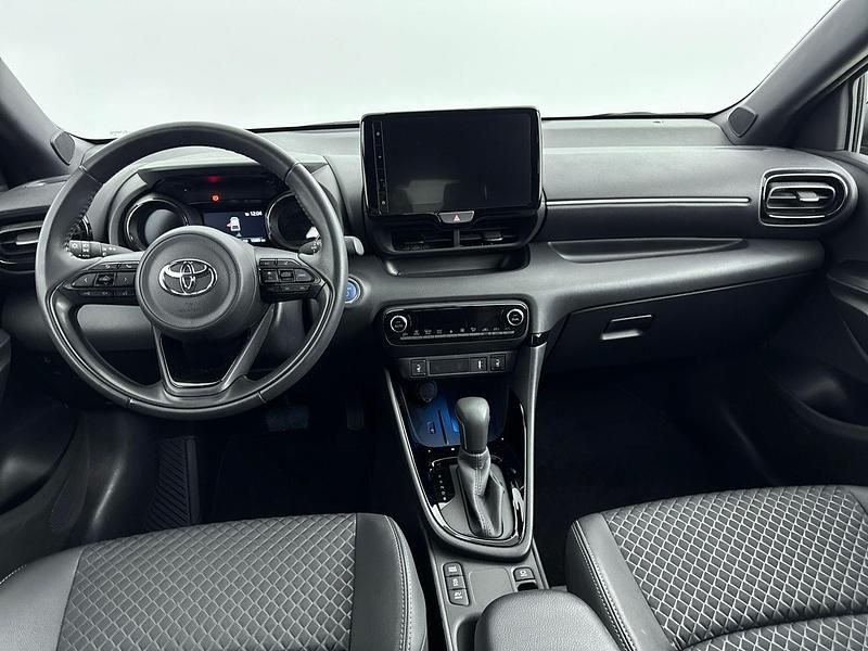 Occasion Toyota Yaris Executive 116 PK (85 kW) 2023 Rood Hatchback