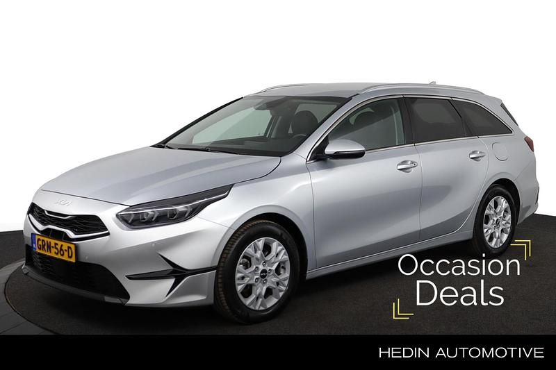 Grijs Gebruikt 2024 Kia Ceed Hatchback | € 25.740 (Iets duurder) - Afbeelding 1/4