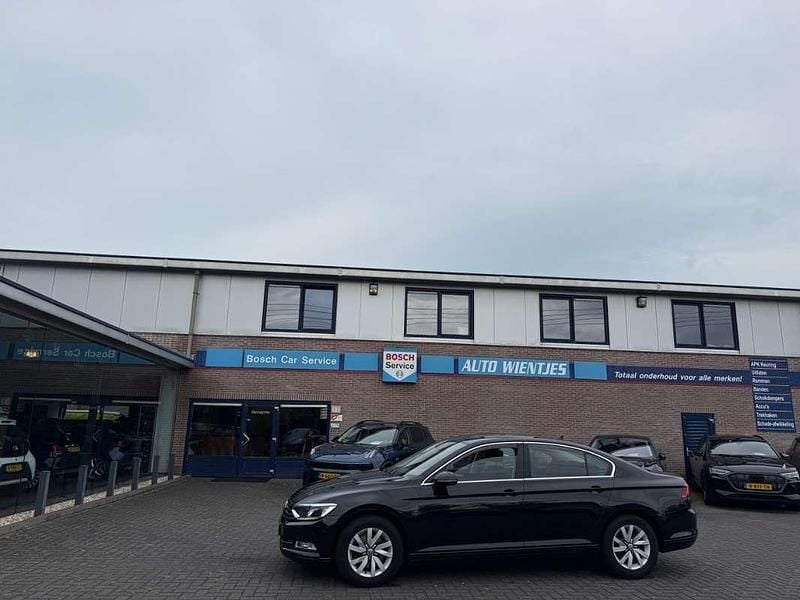 Zwart, metallic lak Gebruikt 2016 VW Passat Sedan | € 12.950 (Eerlijke prijs) - Afbeelding 1/4