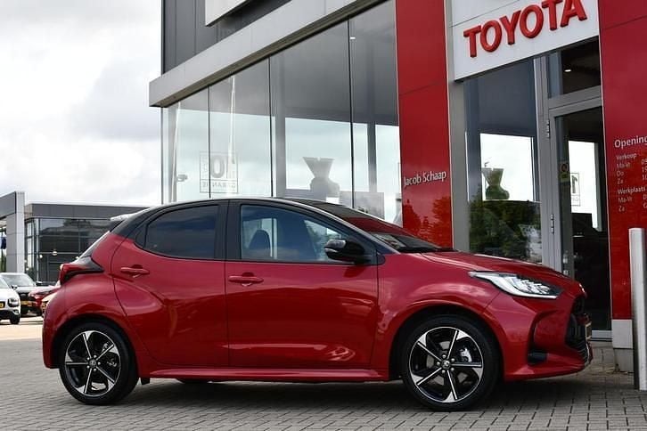 Occasion Toyota Yaris Executive 116 PK (85 kW) 2025 Rood Hatchback