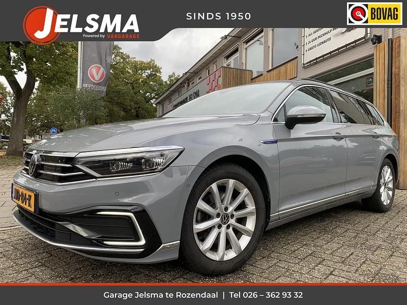 Grijs Gebruikt 2022 VW Passat Business Stationwagen | € 23.900 (Eerlijke prijs) - Afbeelding 1/4