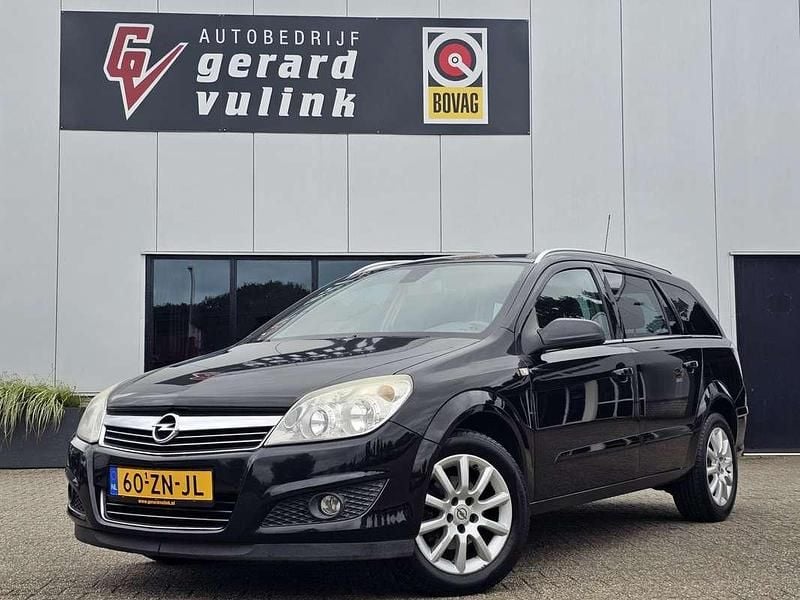 Zwart Gebruikt 2008 Opel Astra Executive Stationwagen | € 1.840 (Eerlijke prijs) - Afbeelding 1/4