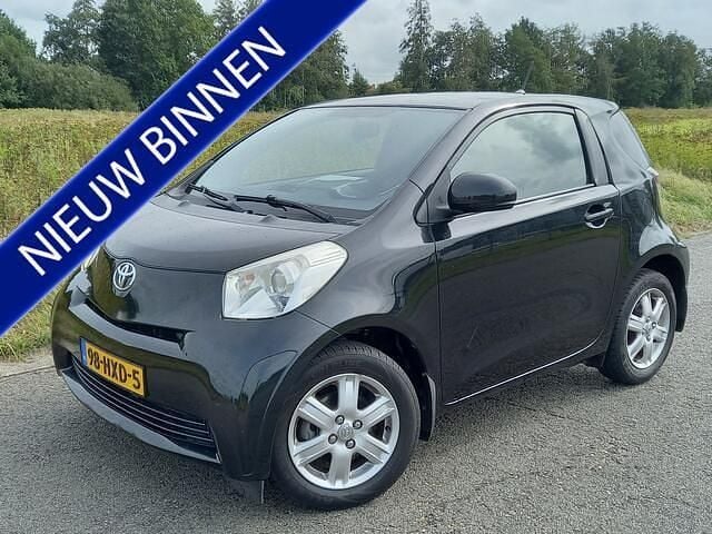 Zwart Gebruikt 2009 Toyota iQ Comfort Hatchback | € 2.950 (Eerlijke prijs) - Afbeelding 1/4