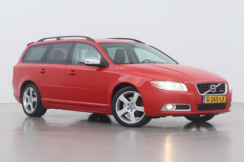 Rood Gebruikt 2011 Volvo V70 R-Design Stationwagen | € 17.900 (Duur) - Afbeelding 1/1