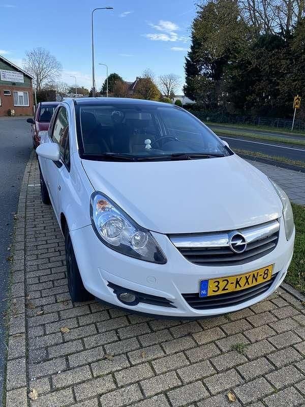 Wit Occasion 2010 Opel Corsa Hatchback | € 1.700 (Super prijs) - Afbeelding 1/4