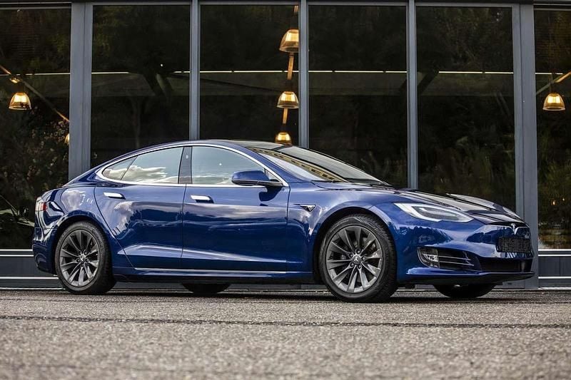 Blauw, metallic lak Gebruikt 2020 Tesla Model S Sedan | € 33.950 (Super prijs) - Afbeelding 1/4