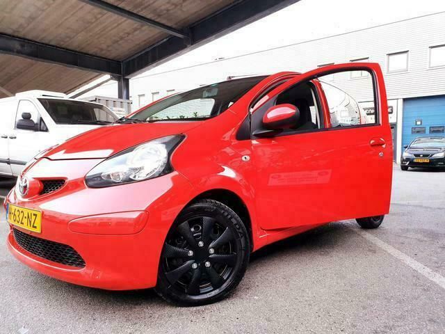 Occasion Toyota Aygo 68 PK (50 kW) 2008 Rood Hatchback