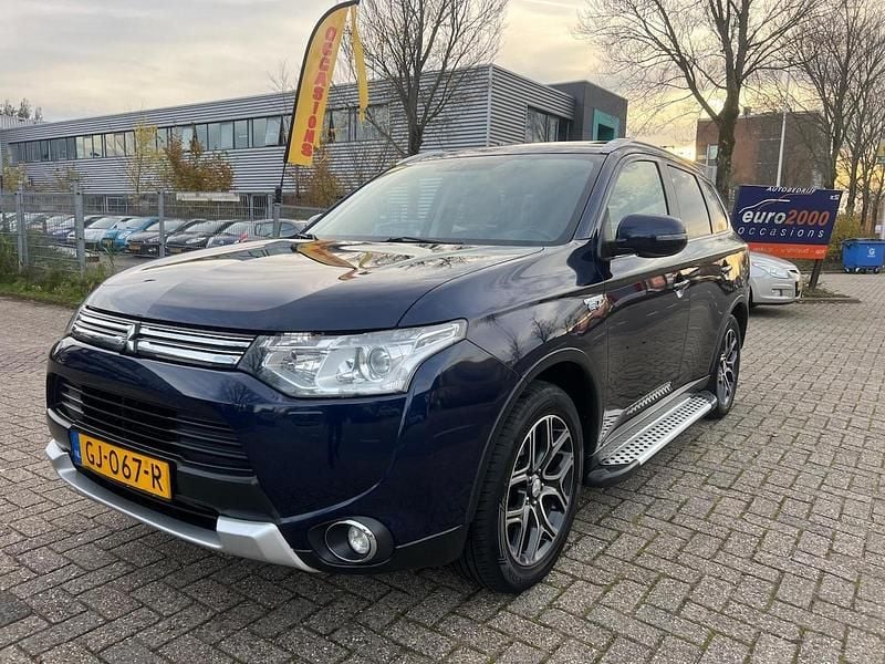 Blauw Gebruikt 2015 Mitsubishi Outlander P-HEV Edition SUV | € 12.950 (Goede deal) - Afbeelding 1/4