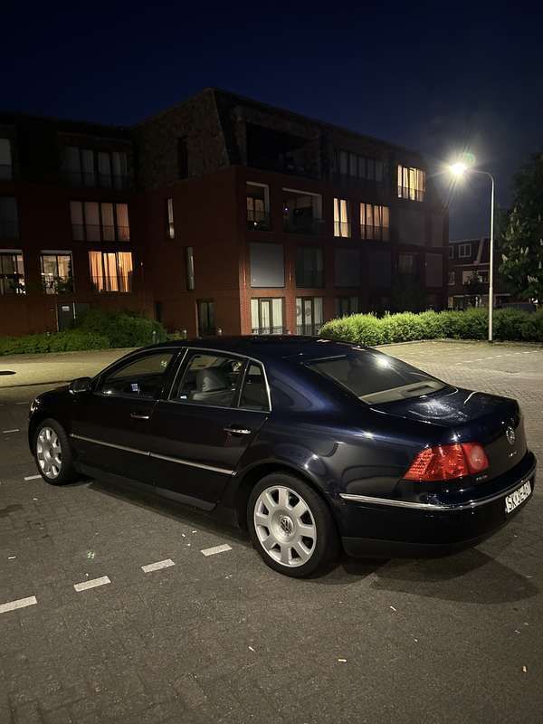 Gebruikt 2003 VW Phaeton Sedan | € 5.500 - Afbeelding 1/4