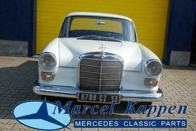 Wit Gebruikt 1966 Mercedes 230 Sedan | € 26.900 - Afbeelding 1/4