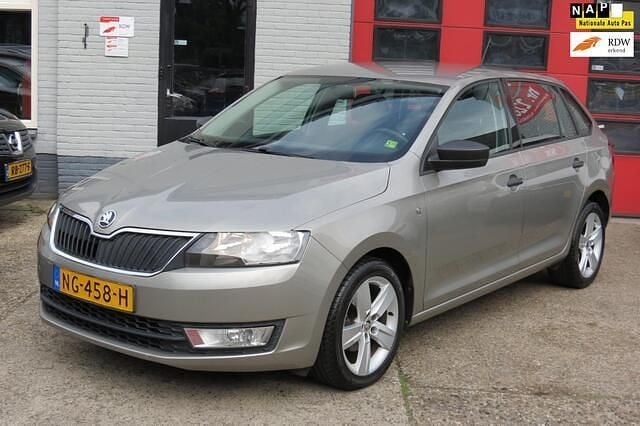 Grijs Gebruikt 2015 Skoda Rapid Business Line Hatchback | € 5.750 (Goede deal) - Afbeelding 1/4
