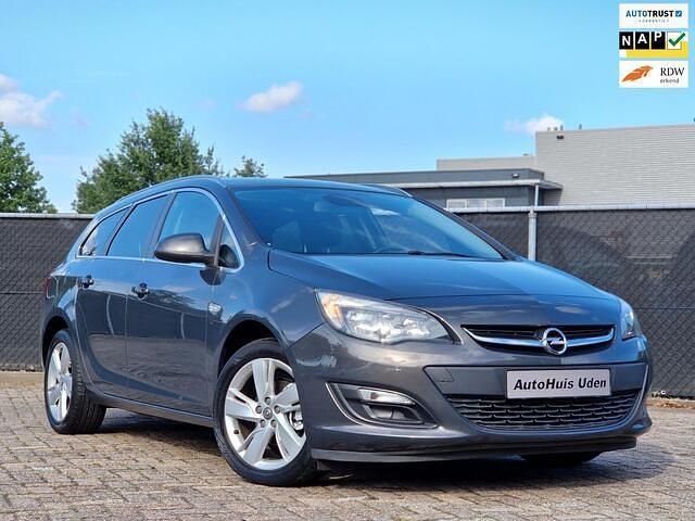 Grijs Gebruikt 2014 Opel Astra Stationwagen | € 6.495 (Eerlijke prijs) - Afbeelding 1/4