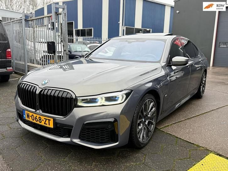 Grijs Occasion 2020 BMW 745e Executive Sedan | € 45.950 (Eerlijke prijs) - Afbeelding 1/4