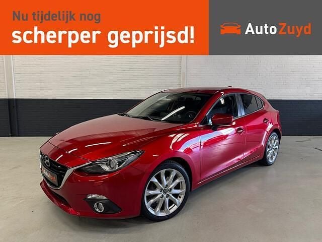 Rood (metallic) Occasion 2016 Mazda 3 Hatchback | € 15.893 (Eerlijke prijs) - Afbeelding 1/3