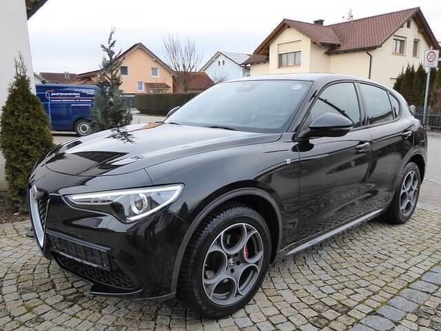 Zwart Gebruikt 2023 Alfa Romeo Stelvio Ti SUV | € 52.900 (Goede deal) - Afbeelding 1/4