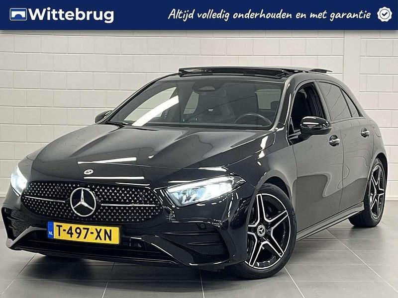 Zwart Gebruikt 2023 Mercedes A180 AMG line Hatchback | € 32.925 - Afbeelding 1/3