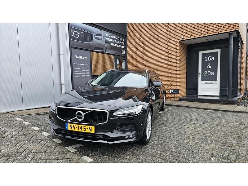 Zwart (metallic) Gebruikt 2017 Volvo V90 Momentum Stationwagen | € 21.950 (Eerlijke prijs) - Afbeelding 1/4
