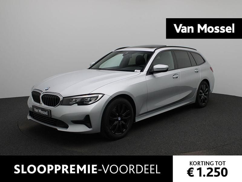 Grijs Gebruikt 2021 BMW 318 Executive Stationwagen | € 27.900 (Eerlijke prijs) - Afbeelding 1/4