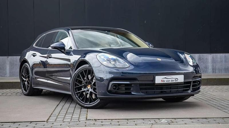 Blauw (metallic) Gebruikt 2019 Porsche Panamera Sport Turismo Stationwagen | € 72.450 (Eerlijke prijs) - Afbeelding 1/4