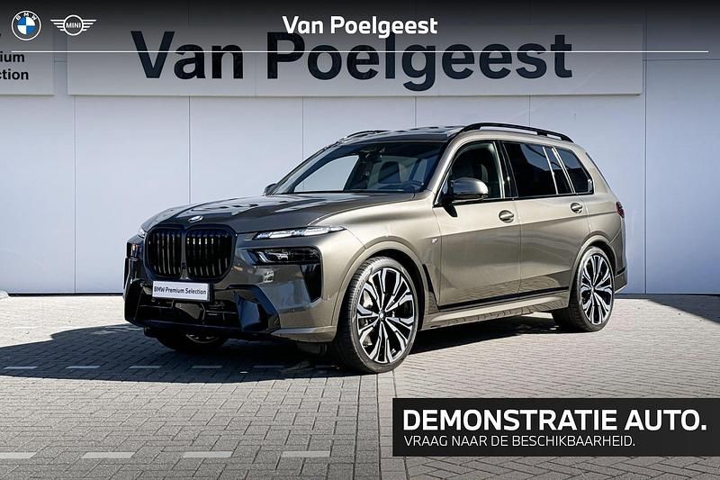 Manhattan metallic (metallic) Gebruikt 2024 BMW X7 SUV | € 195.786 - Afbeelding 1/4