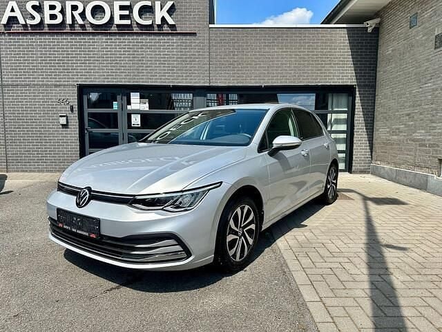Zilver Gebruikt 2022 VW Golf Active Sedan | € 24.900 (Eerlijke prijs) - Afbeelding 1/4