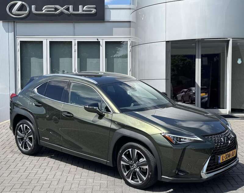 Groen, metallic lak Gebruikt 2021 Lexus UX 250h SUV | € 30.440 (Eerlijke prijs) - Afbeelding 1/4