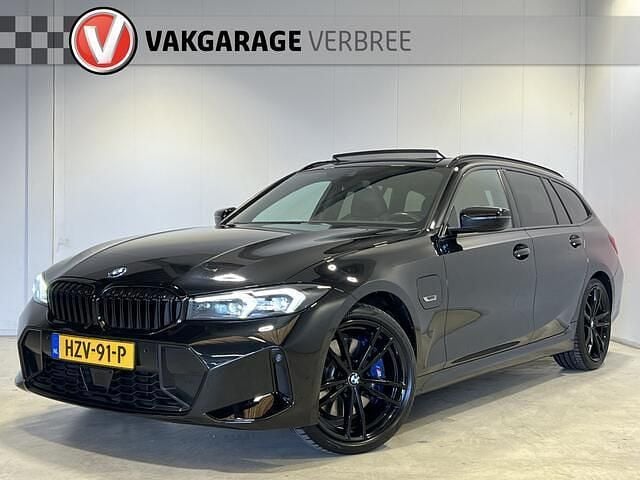 Zwart Gebruikt 2022 BMW 330 Performance Stationwagen | € 39.440 (Duur) - Afbeelding 1/4
