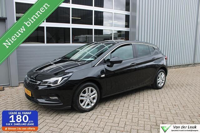Zwart Gebruikt 2017 Opel Astra Edition Hatchback | € 10.950 (Eerlijke prijs) - Afbeelding 1/4
