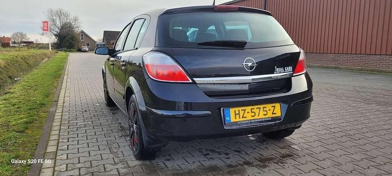 Occasion 2005 Opel Astra Edition Sedan | € 1.600 (Goede deal) - Afbeelding 1/4