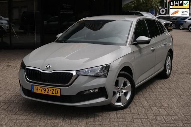 Grijs Gebruikt 2020 Skoda Scala Business Line Hatchback | € 15.950 (Eerlijke prijs) - Afbeelding 1/4