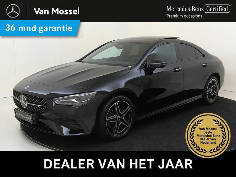 Zwart Occasion 2024 Mercedes CLA250 AMG line Sedan | € 39.945 (Eerlijke prijs) - Afbeelding 1/4
