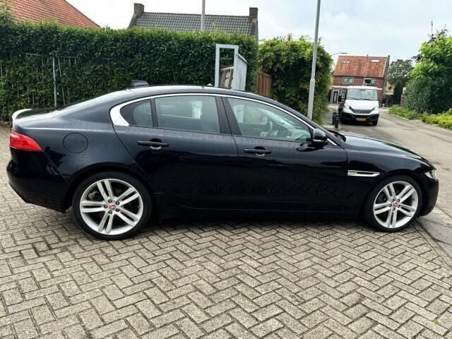 Zwart Gebruikt 2016 Jaguar XE Pure Sedan | € 6.900 (Goede deal) - Afbeelding 1/4