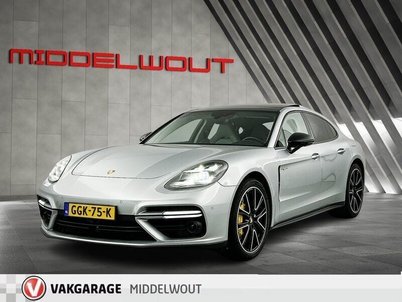 Grijs, metallic lak Gebruikt 2017 Porsche Panamera Turbo S Sport Sedan | € 69.950 (Eerlijke prijs) - Afbeelding 1/4