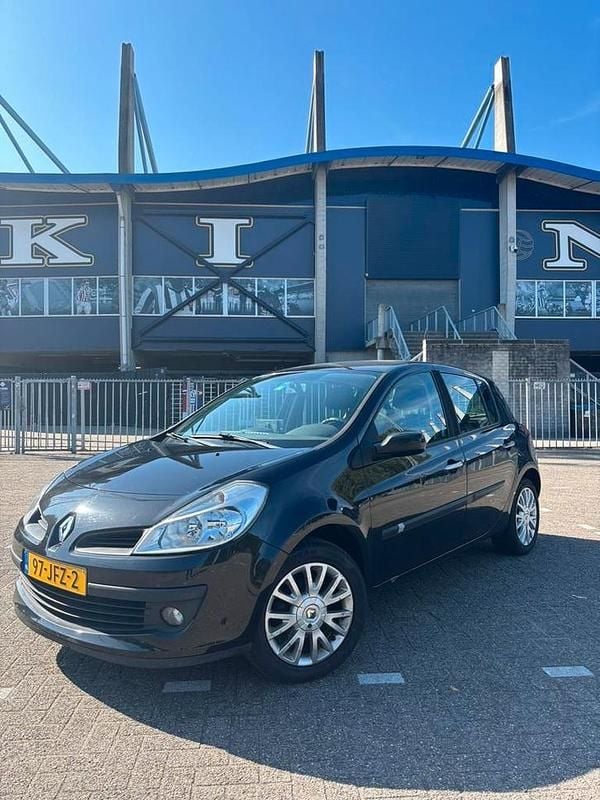 Gebruikt 2009 Renault Clio R.S. Hatchback | € 2.299 (Eerlijke prijs) - Afbeelding 1/4