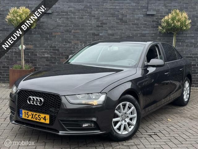 Grijs Gebruikt 2012 Audi A4 Proline Sedan | € 5.995 (Eerlijke prijs) - Afbeelding 1/4