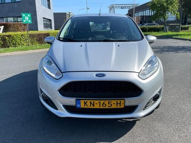 Occasion Ford Fiesta Style 80 PK (58 kW) 2016 Grijs, metallic lak Hatchback