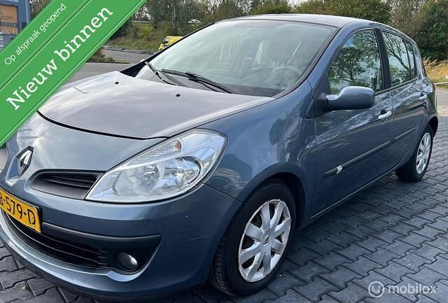 Grijs Gebruikt 2006 Renault Clio II Dynamique Hatchback | € 2.450 (Eerlijke prijs) - Afbeelding 1/4