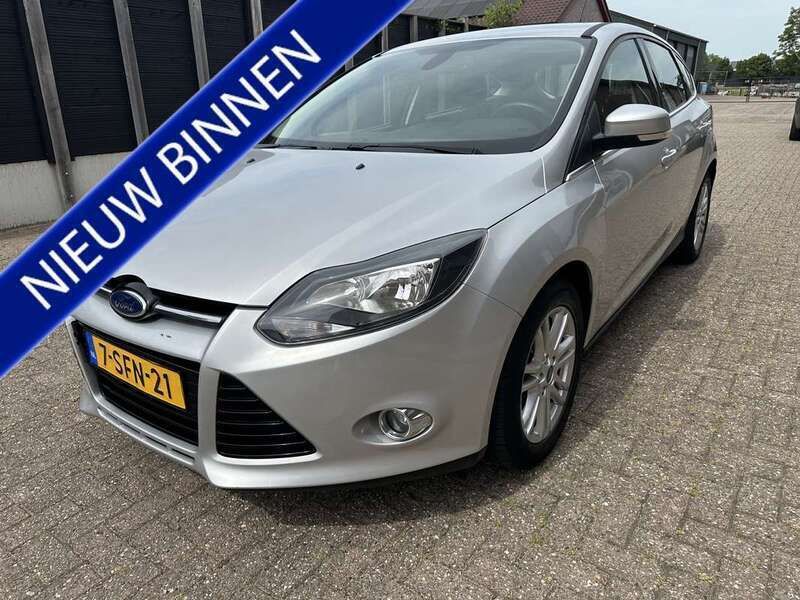 Grijs Gebruikt 2013 Ford Focus Titanium Hatchback | € 5.950 (Iets duurder) - Afbeelding 1/4