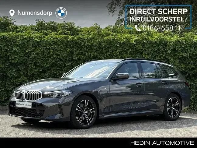 Grijs Gebruikt 2024 BMW 320e Shadowline Stationwagen | € 41.895 (Goede deal) - Afbeelding 1/3