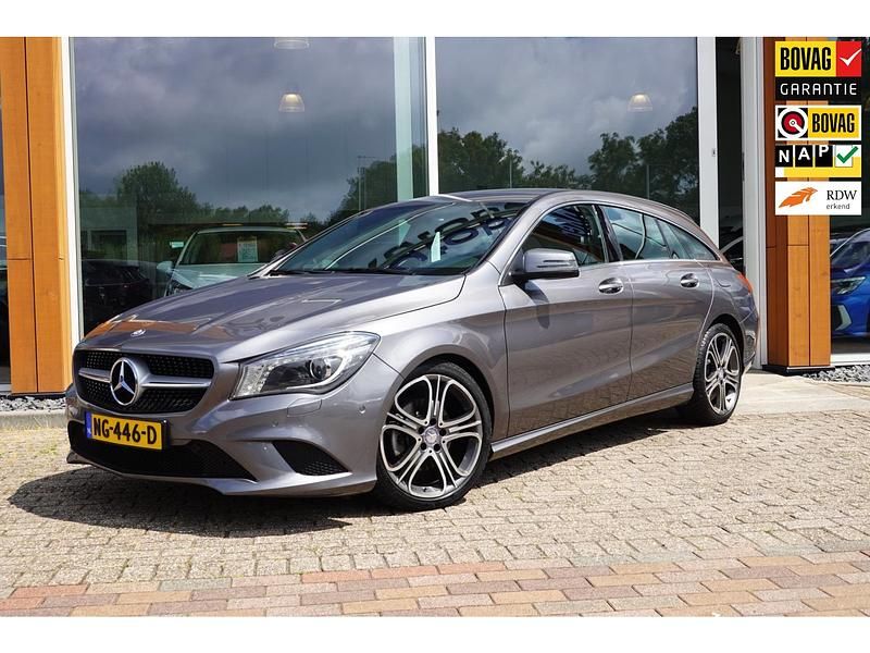 Grijs Gebruikt 2015 Mercedes CLA180 OrangeArt Edition Sedan | € 16.950 (Eerlijke prijs) - Afbeelding 1/4