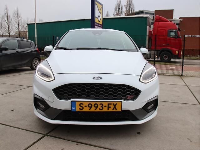 Wit Occasion 2019 Ford Fiesta ST Hatchback | € 19.949 (Iets duurder) - Afbeelding 1/4