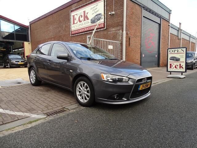 Grijs Gebruikt 2012 Mitsubishi Lancer Sportback Edition Hatchback | € 6.750 (Eerlijke prijs) - Afbeelding 1/4