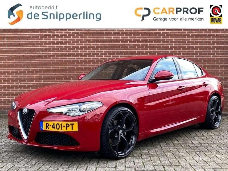 Rood Gebruikt 2019 Alfa Romeo Giulia Super Sedan | € 27.950 (Eerlijke prijs) - Afbeelding 1/4