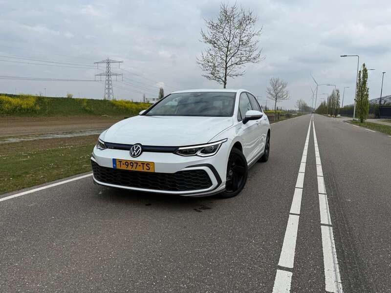 Wit Gebruikt 2021 VW Golf VIII GTE Hatchback | € 24.995 (Goede deal) - Afbeelding 1/4