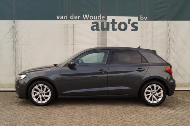 Grijs, metallic lak Gebruikt 2023 Audi A1 Sportback Advanced Plus Hatchback | € 26.400 (Eerlijke prijs) - Afbeelding 1/4