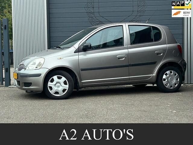 Grijs Gebruikt 2004 Toyota Yaris Hatchback | € 3.250 (Eerlijke prijs) - Afbeelding 1/4
