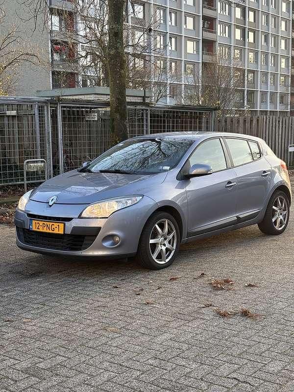 Blauw Gebruikt 2011 Renault Mégane III Expression Hatchback | € 2.500 (Goede deal) - Afbeelding 1/4
