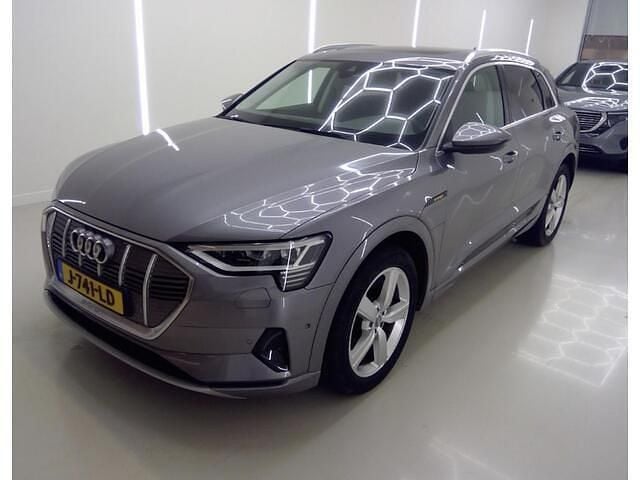 Grijs Gebruikt 2020 Audi e-tron SUV | € 24.945 (Super prijs) - Afbeelding 1/4