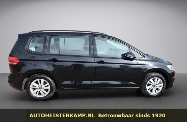 Zwart Gebruikt 2021 VW Touran MPV | € 40.950 - Afbeelding 1/4